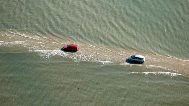 In Francia c’è una strada che scompare sott’acqua due volte al giorno