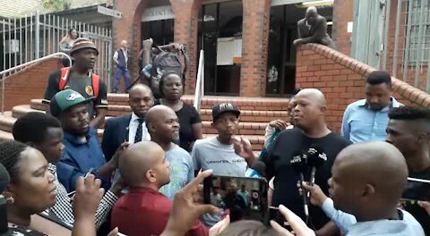 SOUTH AFRICA - Durban - Mampintsha outside Pinetown magistrates Court (Videos) (sJZ)