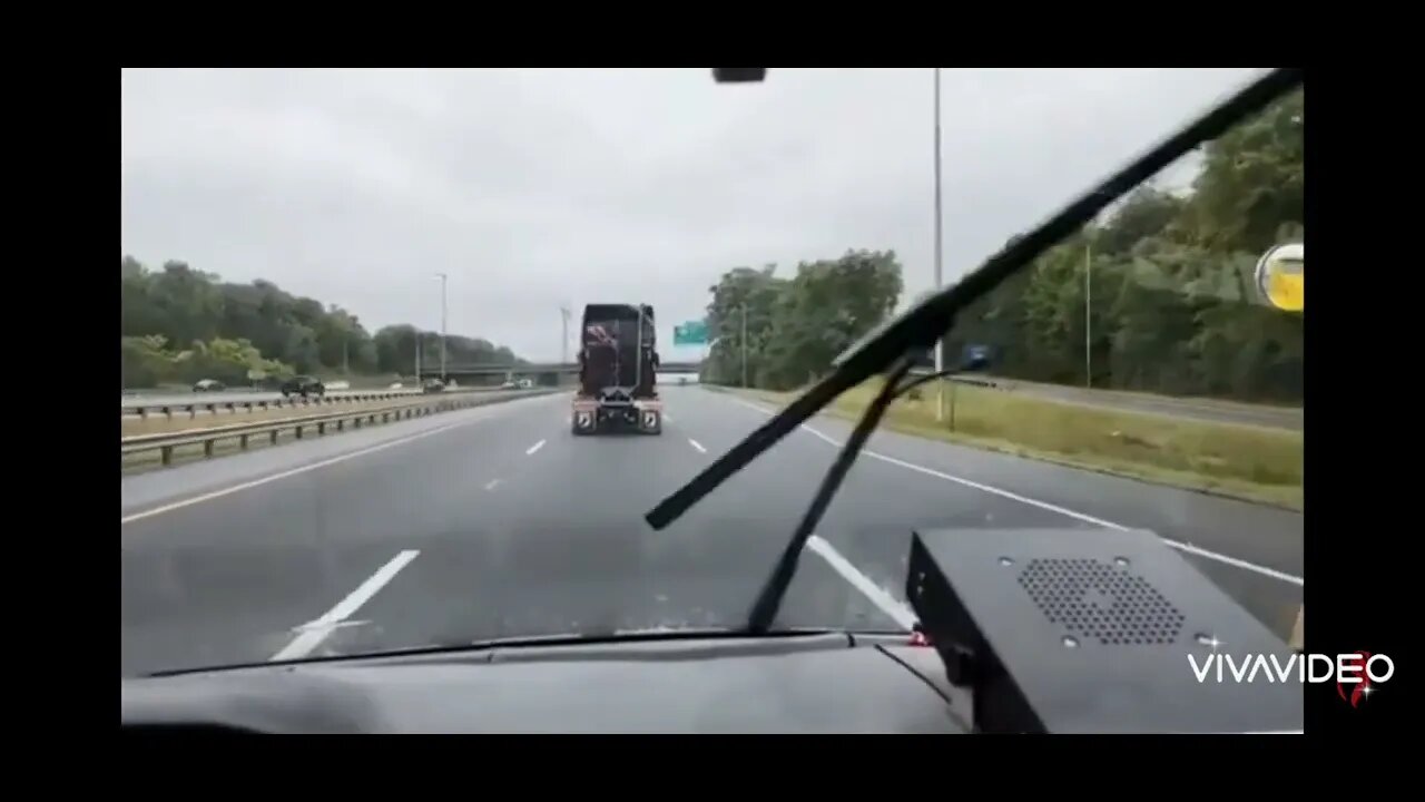 Vern , The Pedooo Protecter , tries to box in the Ant Man 🐜. #Whosstreetsourstreets