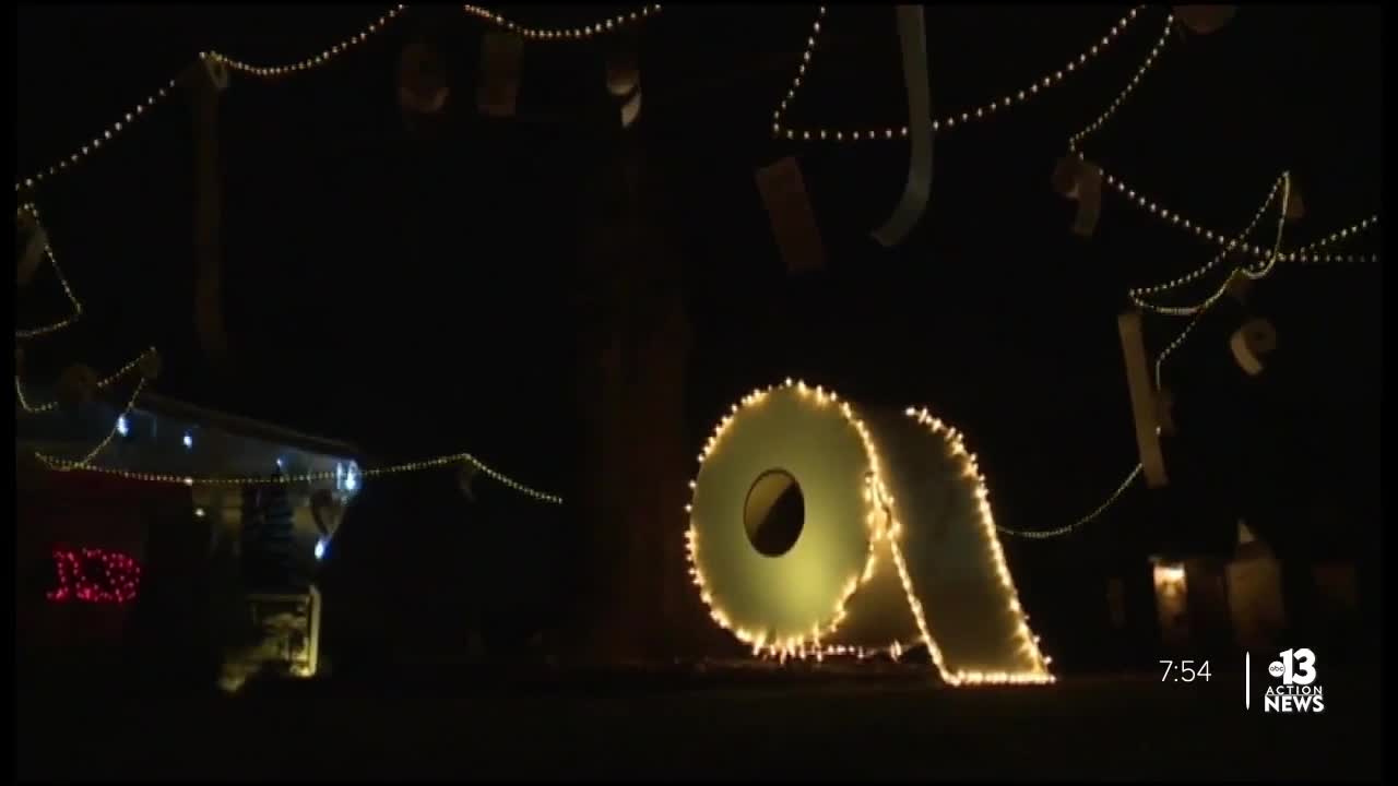 2020 themed holiday lights display