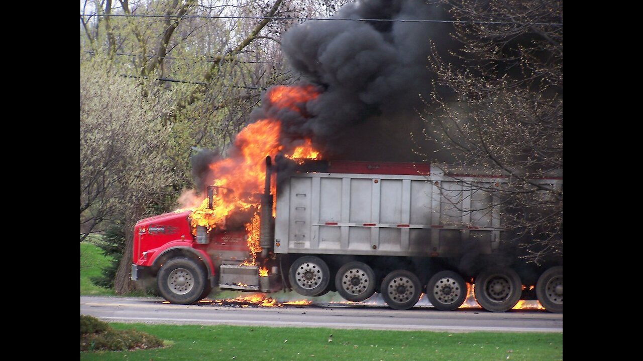 Top 10 Dangerous Truck Fails