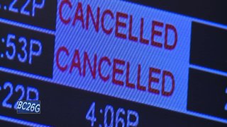 Travelers deal with some delays at Austin Straubel Airport