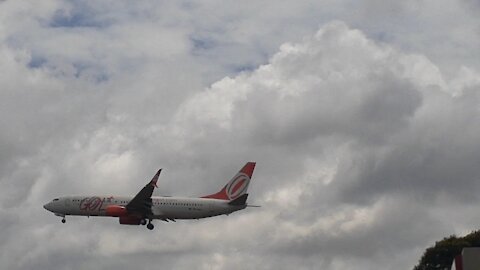 Boeing 737-800 PR-GZI vindo de Brasília e Boeing 737-800 PR-GUJ vindo de Belém do Pará