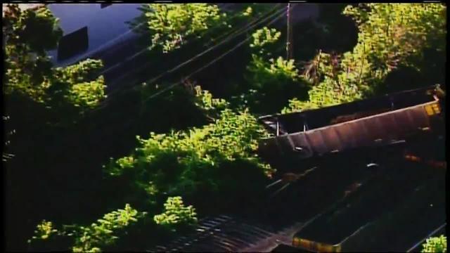 Train derails above busy West Allis street