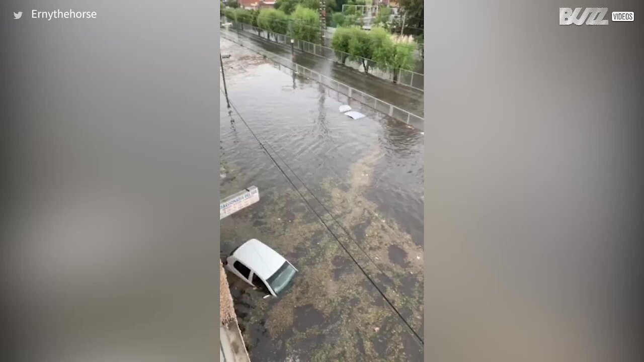 Tempestade de granizo causa cheias no México