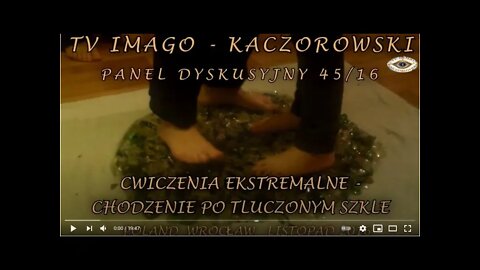 CHODZENIE PO TŁUCZONYM SZKLE - EKSPERYMENT Z ZAKRESU ŁAMANIA PRAW FIZYKI W HIPNOZIE/2017 ©TV - IMAGO