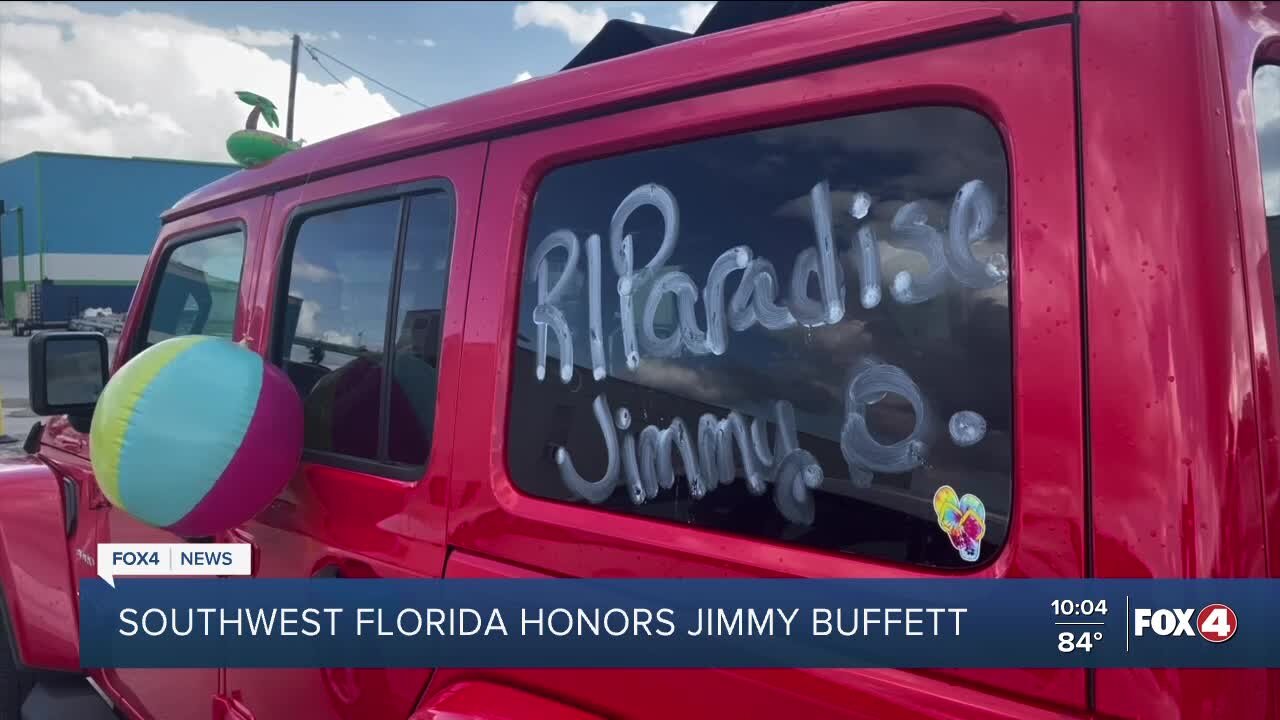 'It's 5 O'clock Somewhere," Fort Myers Beach Tiki Bars remember Jimmy Buffett with boat parade