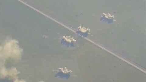 Bombardment of several Ukrainian howitzers recorded by a Russian drone