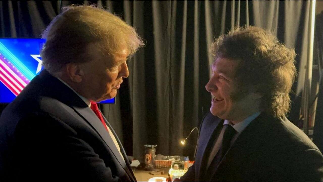 💥 SO EMOTIONAL! BIG FAN Argentina President Javier Milei Meets President Trump Backstage at CPAC