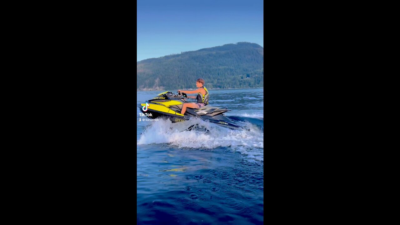 Fast and Furious 7 Scene recreated on Jetskis.