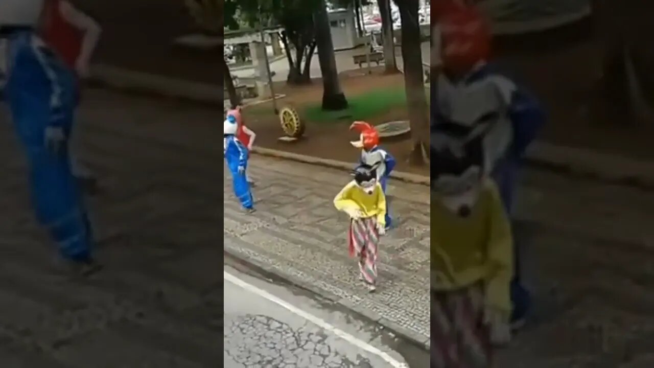 OS PASSINHOS DO MICKEY MOUSE, PICA-PAU, PATO DONALD E PEPPA PIG DANÇANDO NA CARRETA DA ALEGRIA