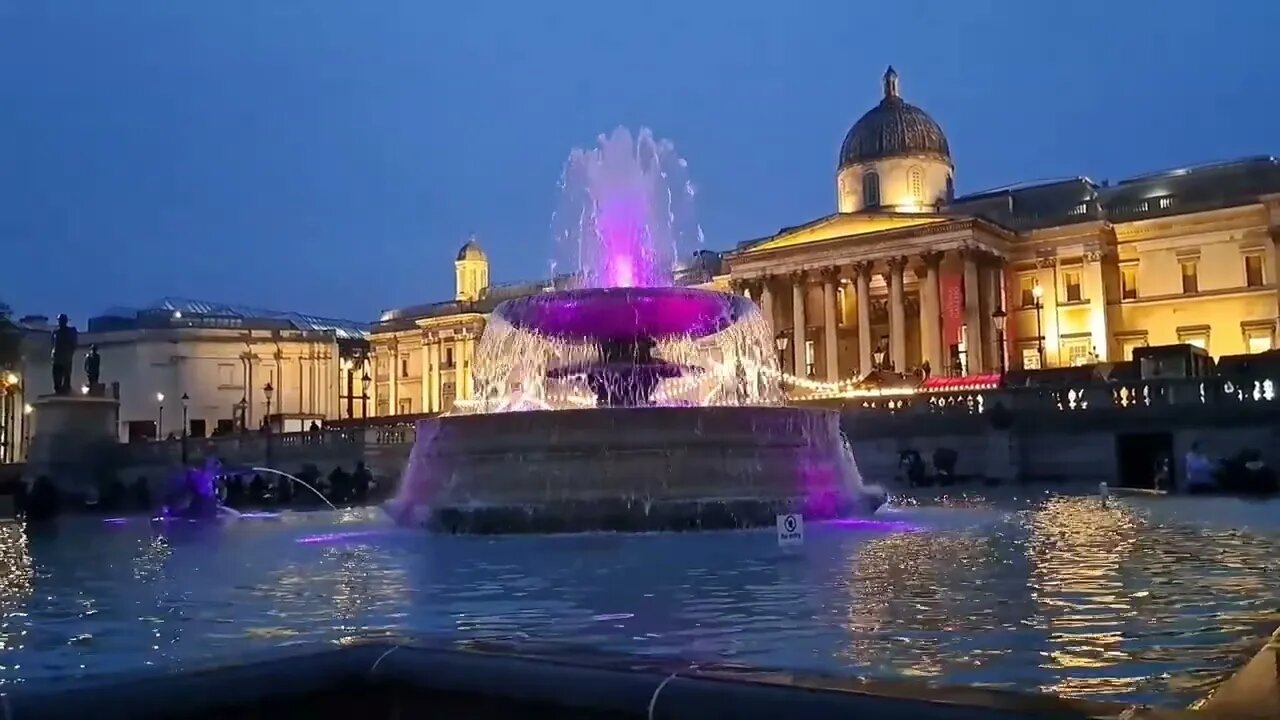 Water fountain over flow night time trafalgar Square #trafalgarsquare