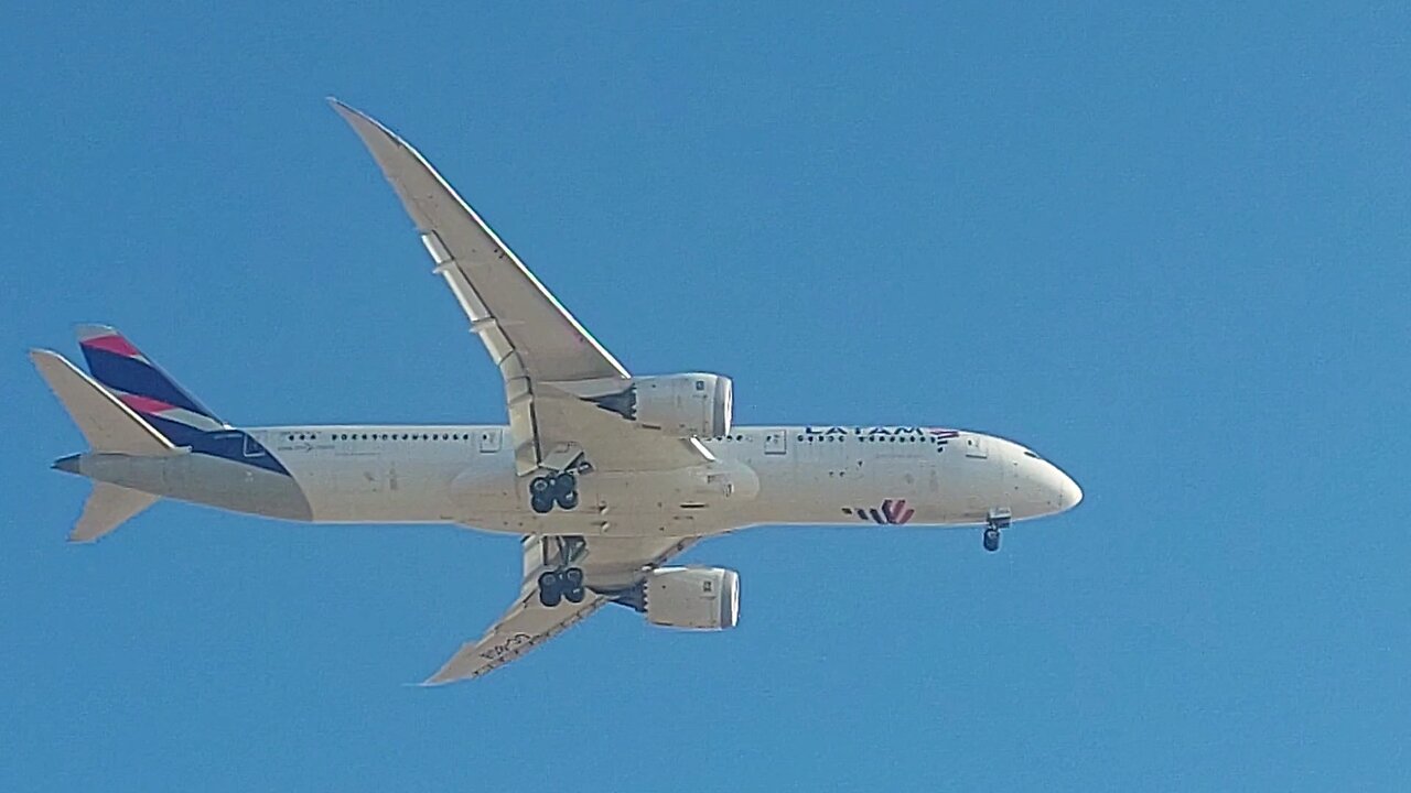 Boeing 787-9 CC-BGE coming from Miami to Fortaleza,Boeing 787-9 CC-BGE vindo de Miami para Fortaleza