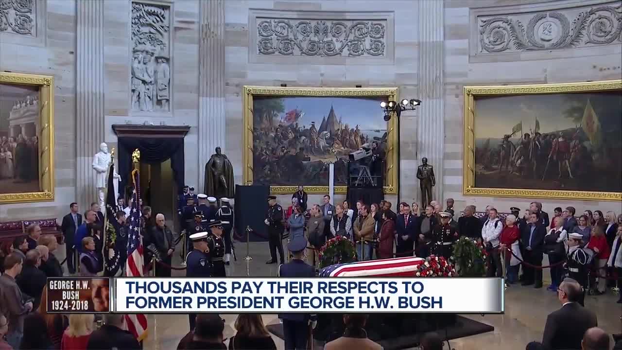 Public begins paying respects to George H.W. Bush