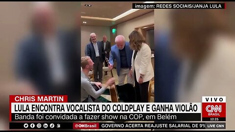 Lula encontra vocalista do Coldplay e ganha violão autografado | @shortscnn