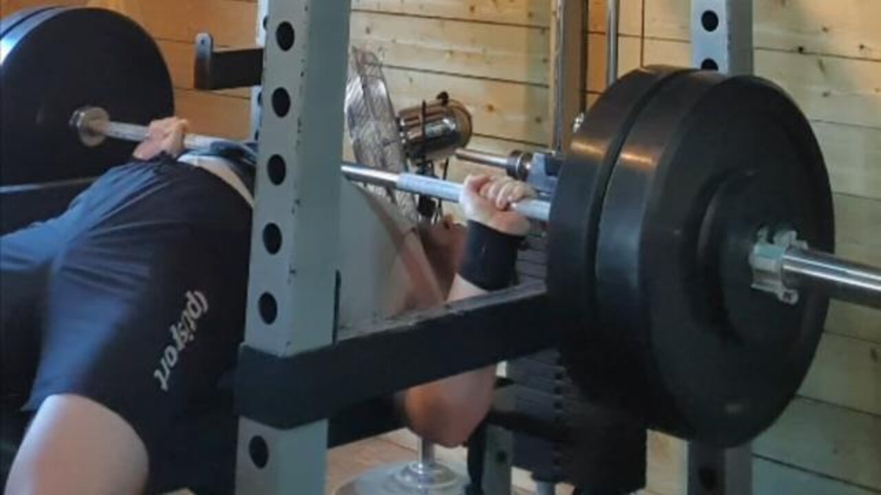 105 Kgs x 4 PAUSED Bench Press. New PR!