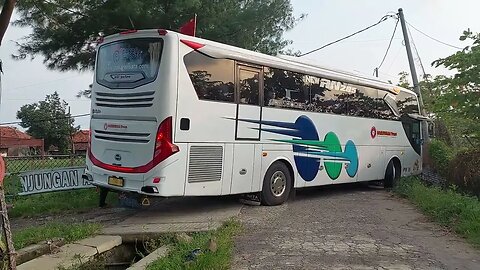 Skill Dewa Berani Parkir Dijalur Setapak