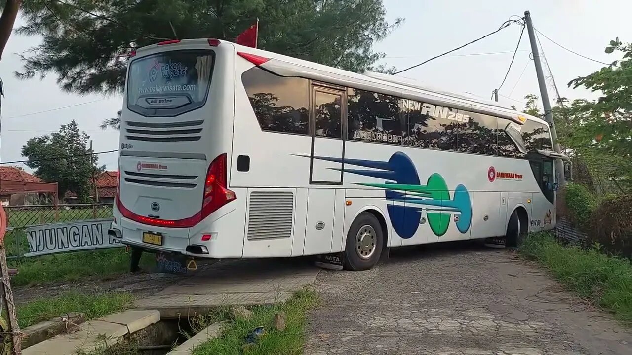 Skill Dewa Berani Parkir Dijalur Setapak