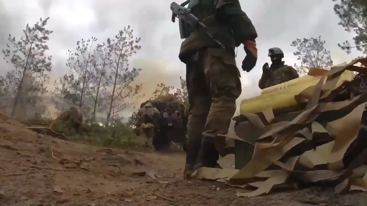 MoD Russia: ☀️ Central MD’s artillerymen waking up the enemy.