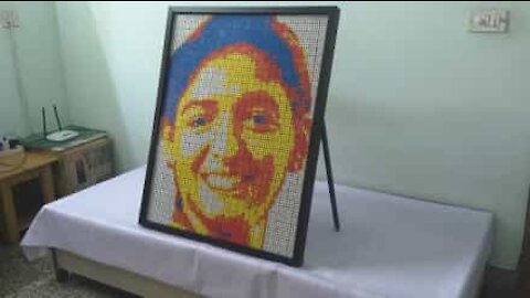 Artist creates portrait using 720 Rubik's Cubes