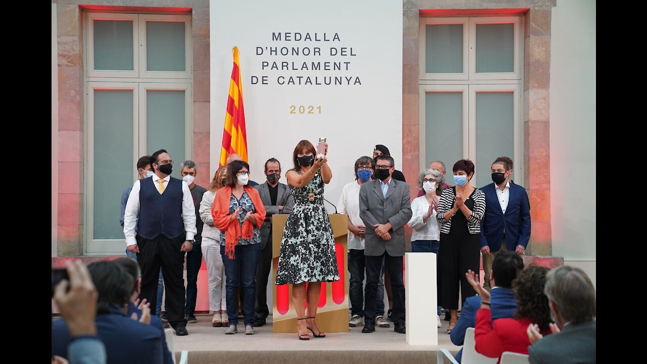 Borràs entrega la medalla de honor del Parlamento de Cataluña a "represaliados" del Procés