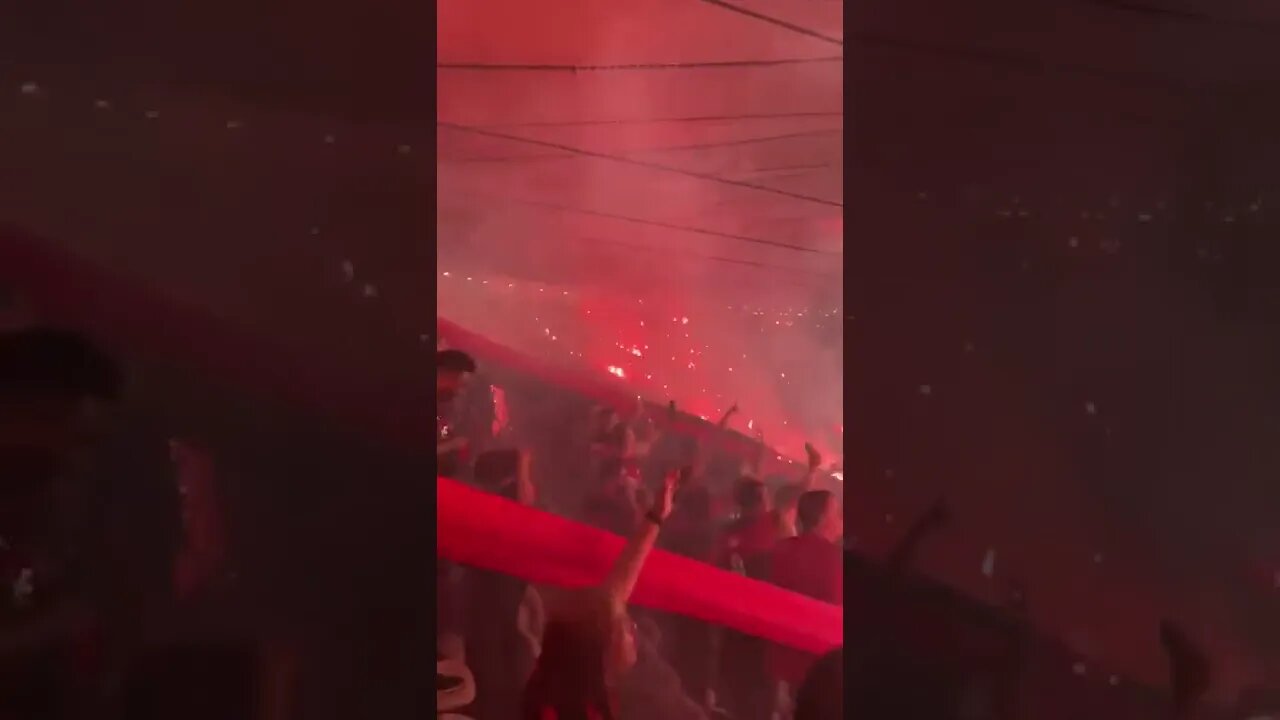 Torcida do Flamengo dando show no Maracanã contra o Galo