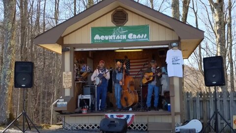 Mountain Grass Music - On top of Mount Harrison (Ober Gatlinburg)