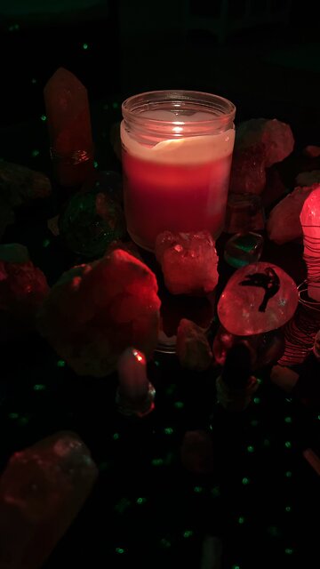 Vibe report, people acting VERY WEIRD