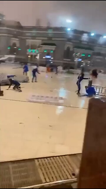 Heavy hurricanes and heavy rains continue in Mecca 🕋