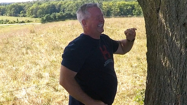 Dad shocked by electric fence, son in tears with laughter