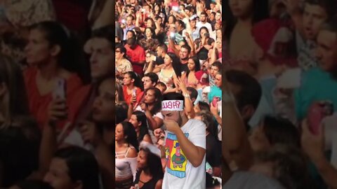 VEJA O QUE ESSA CANTORA FEZ COM UM FAN , O XERETOGRAFO NOVA MODA ( MEME ) ( VIRAL ) ( RIR ) #shorts