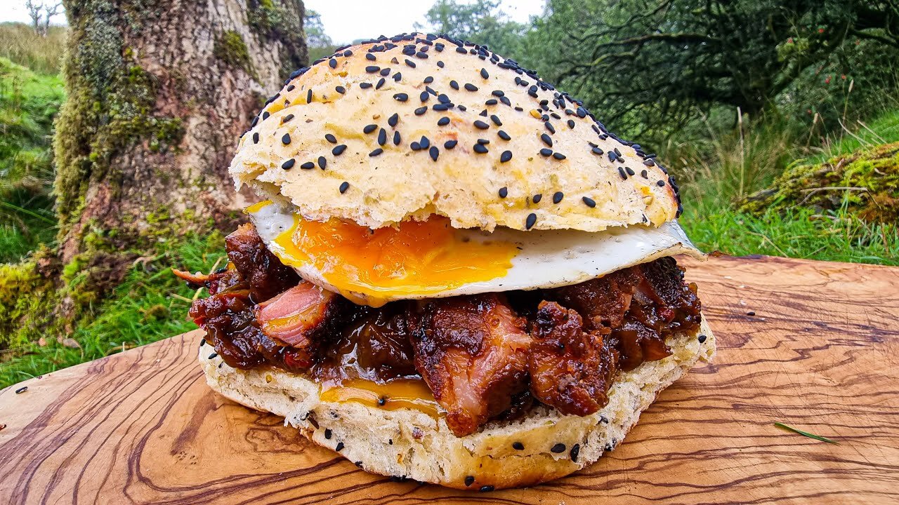 The best burger with ribs and thin scrambled eggs! You won't find such a burger anywhere