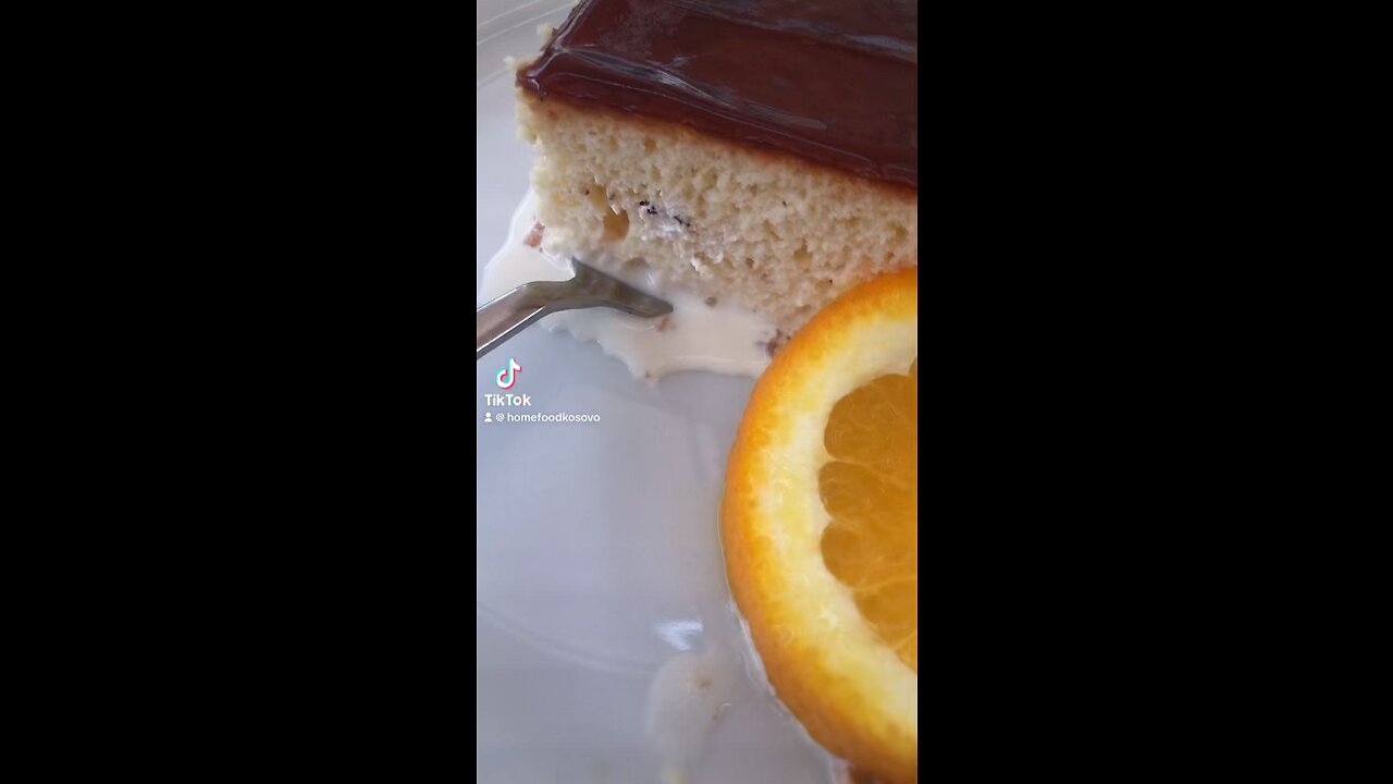 Cake 🧁 with orange 🍊 a very good 😌 idea 💡