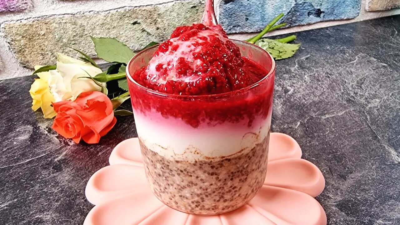 My favorite breakfast: Raspberry Cheesecake Overnight Oats