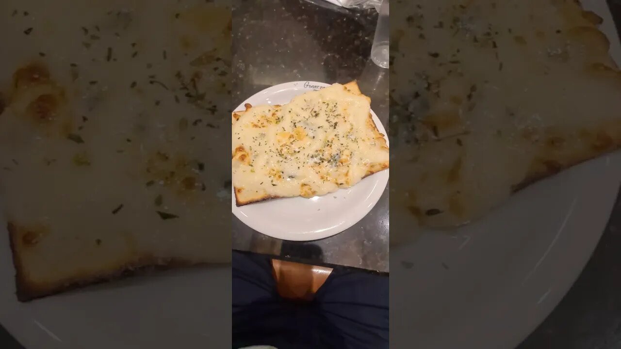 E PARA O LANCHE, UM PASTEL CINCO QUEIJOS.🇧🇷