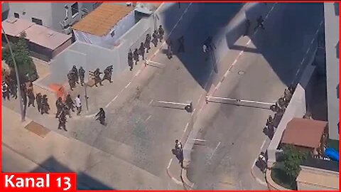 Street fighting between Israeli army soldiers and Hamas fighters