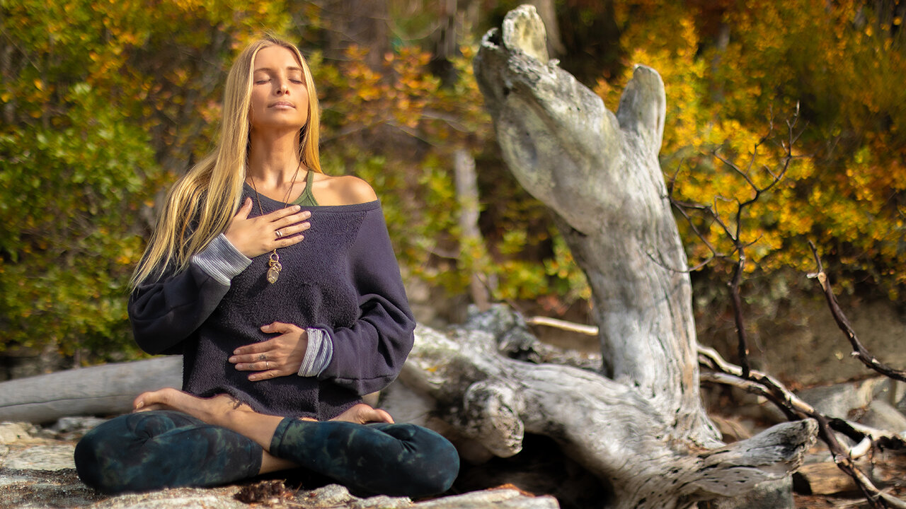 10 Min Chakra Balance Meditation ➤ Cosmic Realignment, Healing, & Strength From Root To Crown Chakra