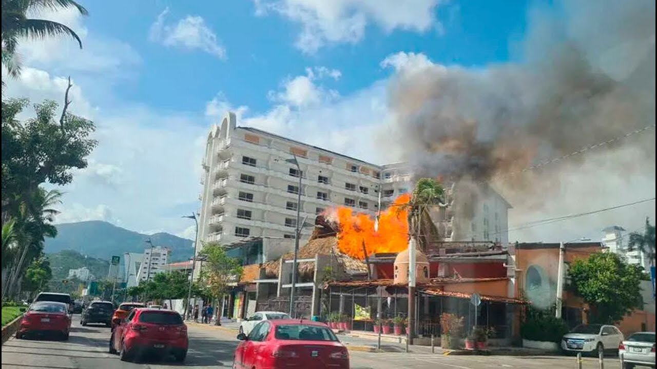 Un incendio arrasa con un restaurante en la zona dorada de Acapulco, Guerrero