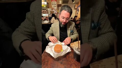 The Burger Place Hidden in a Fancy NYC Hotel (with @GoLuisGusto)