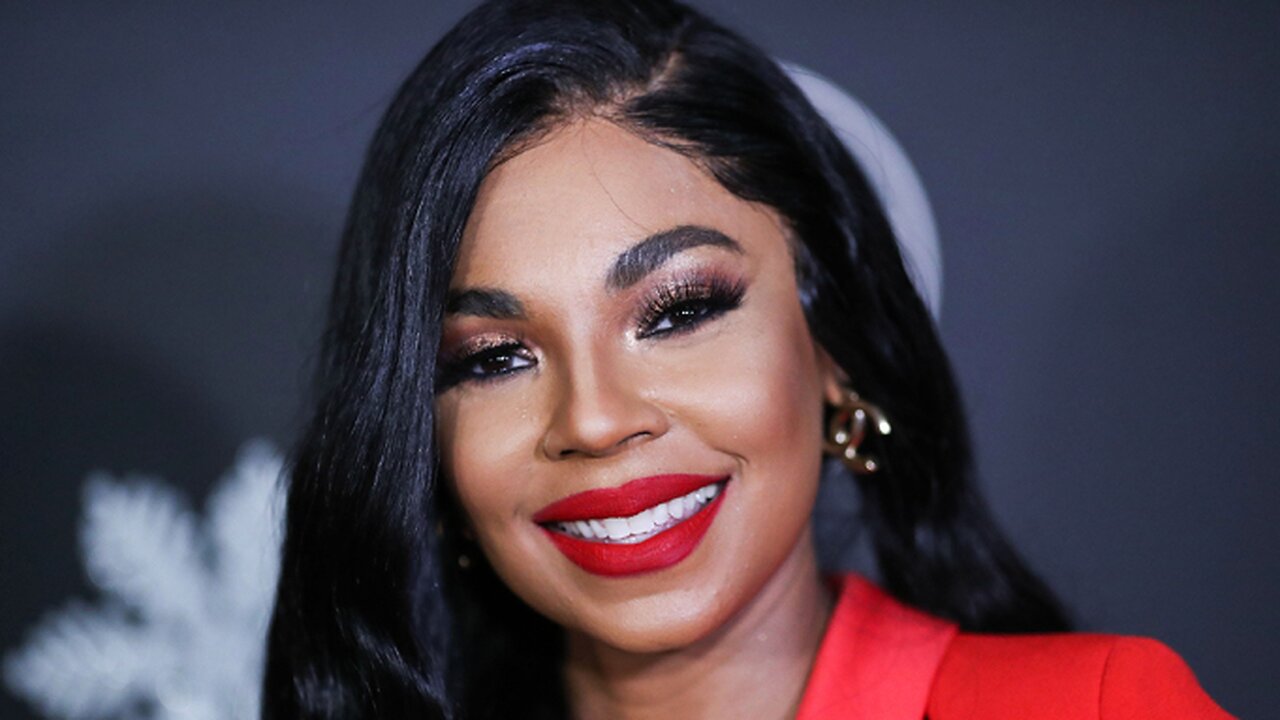 Ashanti Singing The National Anthem At Game 4 of The World Series, Nelly Cheered Her On!! #ashanti