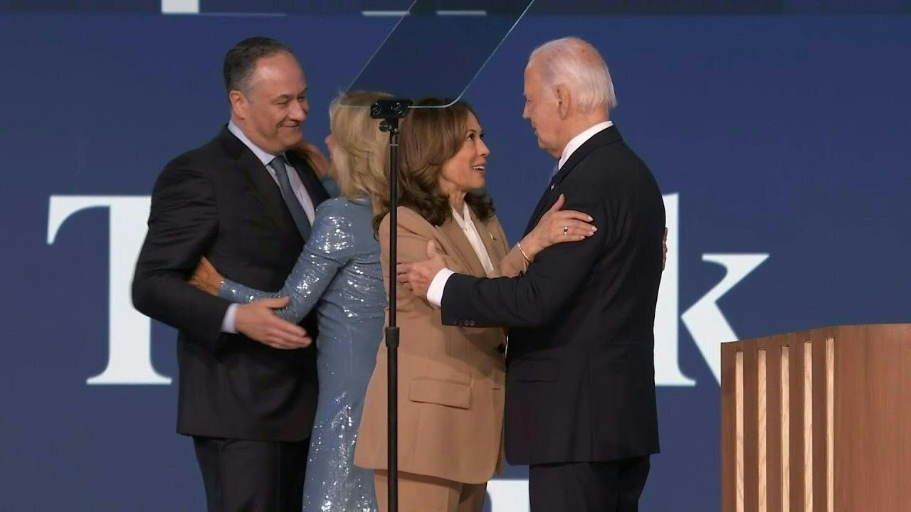 Biden le pasa el testigo a Harris y promete ser “el mejor voluntario” de su campaña | AFP