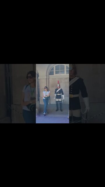 this tourist gets very close #horseguardsparade