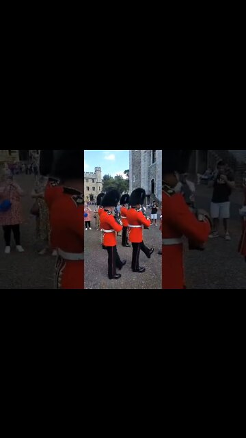 Irish guards shuffle backwards #toweroflondon
