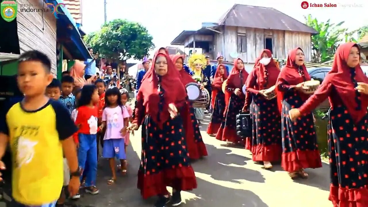 ARAK-ARAKAN PENGANTIN DI IRINGI MARAWIS DI DESA PENINDAIAN MULAK ULU - LAHAT SUMATERA SELATAN