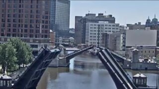 Elderly man dies in fall from Kilbourn Avenue Bridge in downtown Milwaukee