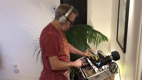 Live Jam #011 - Flux - Techno music modular synthesizers. Yes, I also stay at home.