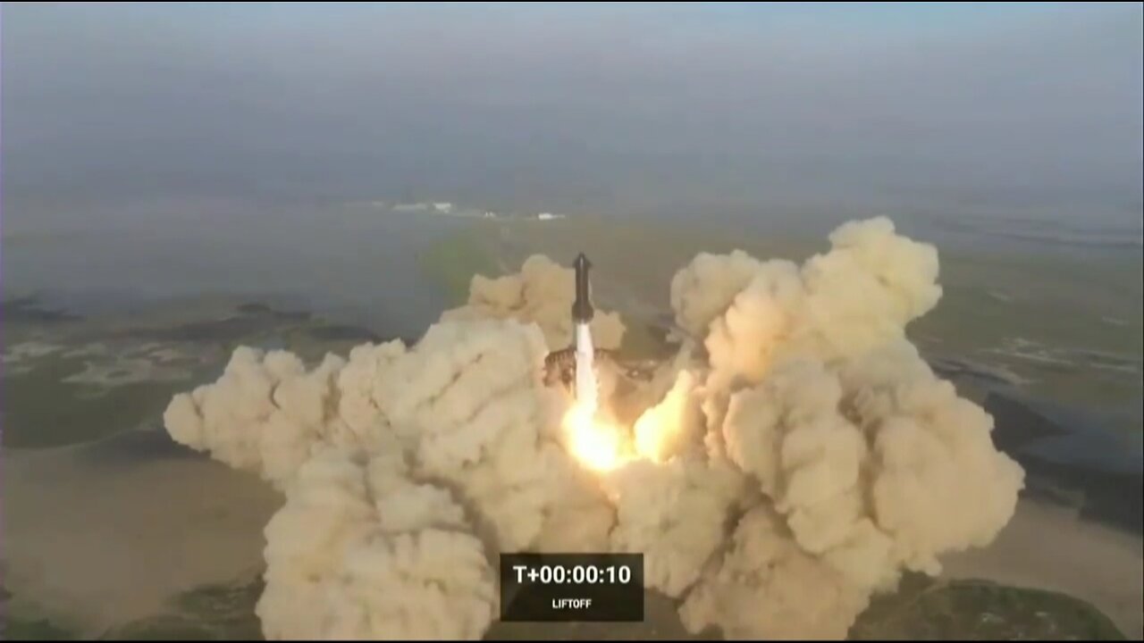 SpaceX Starship rocket 🚀explodes in midair after launching