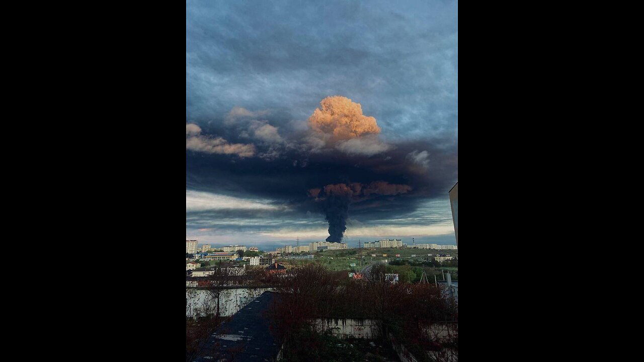 🔥 An oil depot is on fire Sevastopol