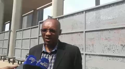Irate waste collectors down tools, bring Pretoria CBD to a standstill (QCN)