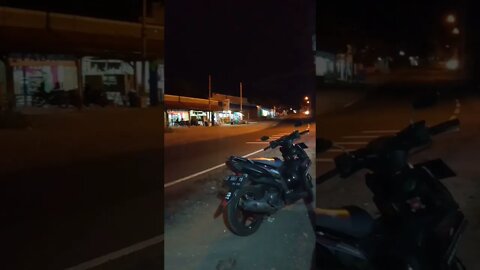 jalanan sepi di malam minggu